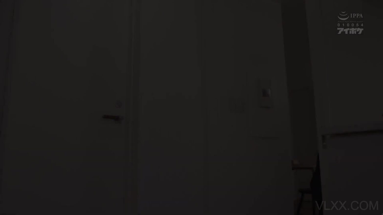 Vừa video call với em ghệ vừa địt cô đồng nghiệp dâm đãng