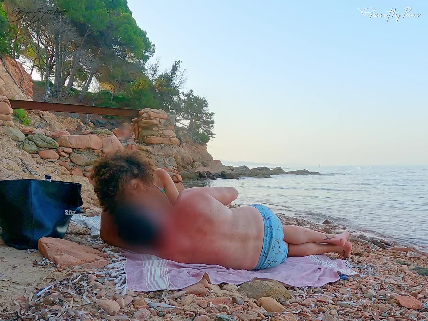 Vợ yêu tranh thủ lúc anh xã ngủ liếm thằng nhỏ trai lạ