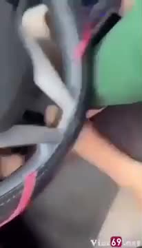 Em rau ngân hàng thích bú cặc trên xe