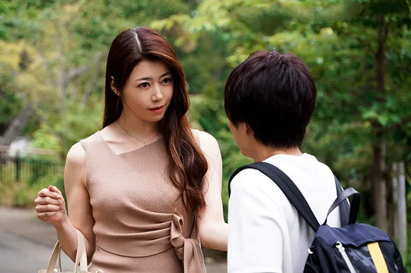 Địt Mẹ Bạn Thân Về Quê 3 Ngày Vụng Trộm